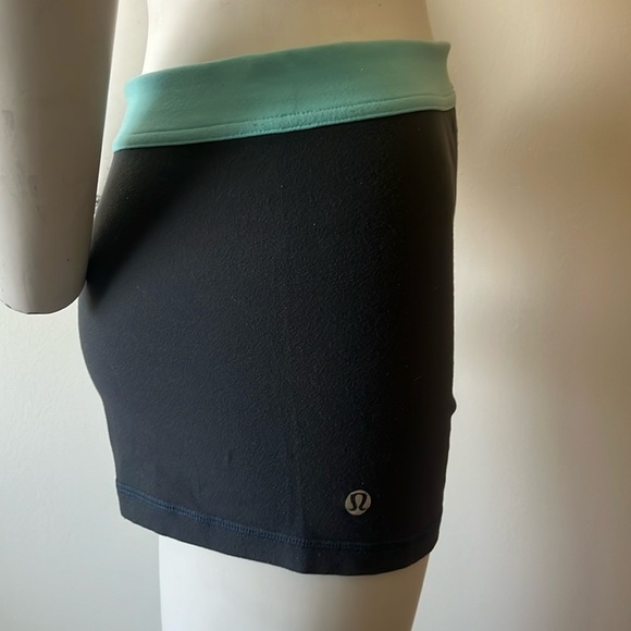 Lululemon women’s Short - Picture 2 of 7